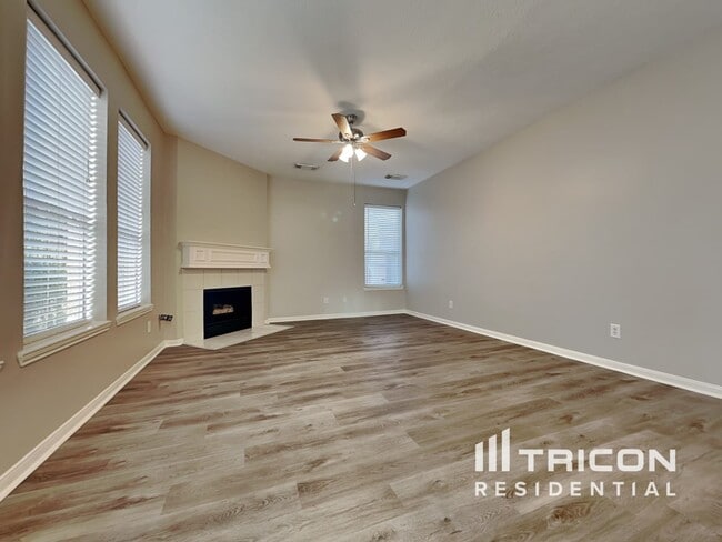 Building Photo - 9003 Cypress Square Dr