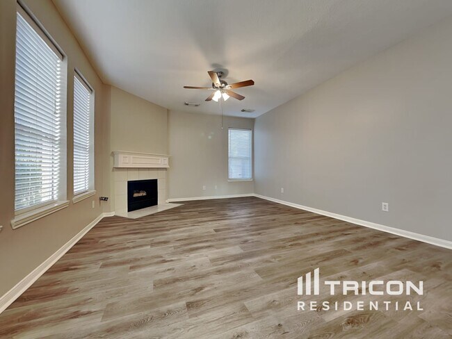 Foto del edificio - 9003 Cypress Square Dr