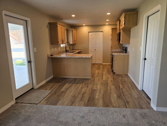 Foto del edificio - Spacious 3 Bed | 2 Bath on Large Corner Lot – Twin Falls