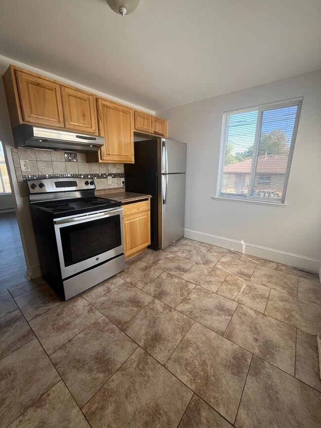 Building Photo - Great 2-Bedroom 1 Bathroom in Lakewood!