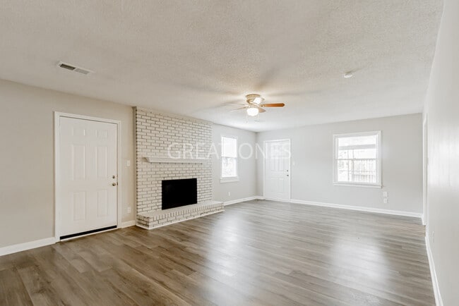 Building Photo - NOW OFFERING $250 OFF FIRST FULL MONTH IF ...