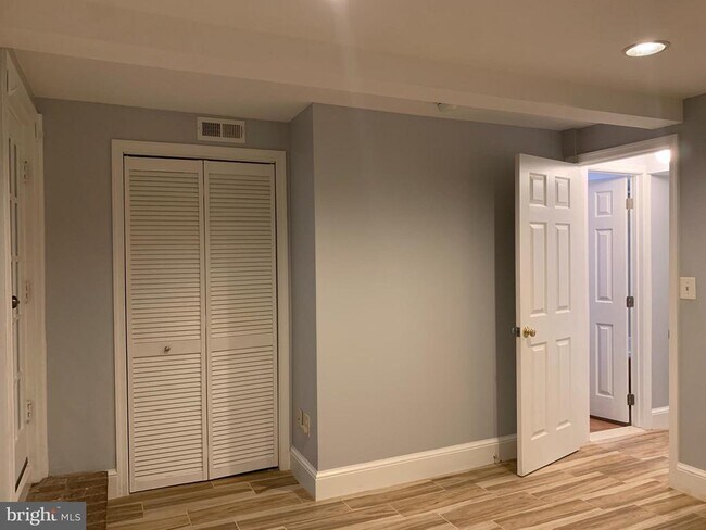Foto del edificio - 643 E St NE