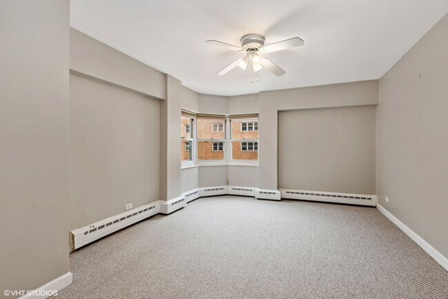 Foto del edificio - 4950 N Marine Dr