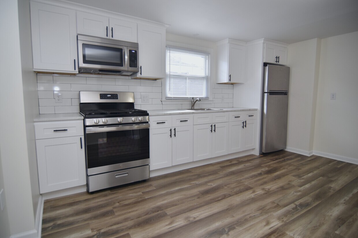 Kitchen - 54 Tyler St