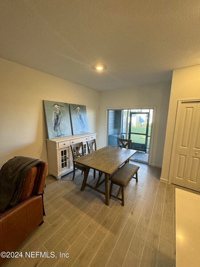 Foto del edificio - 347 Belfort Ct