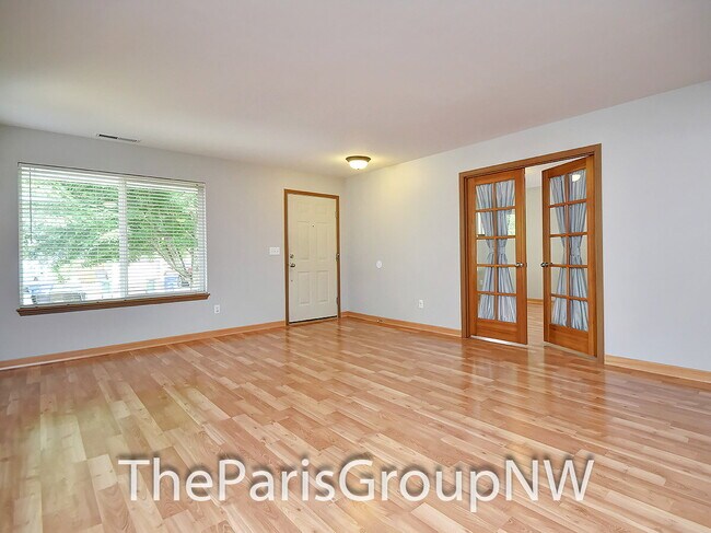 Building Photo - Delightful 2005 Cedar River Renton Rambler – Central A/C - Just 5min to Downtown!