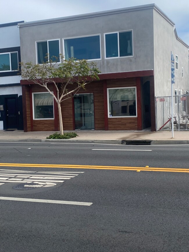 Building Photo - 507 E Balboa Blvd