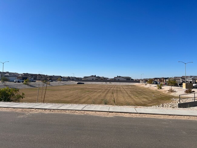 Building Photo - San Luis AZ, Three Bedroom 2 Bath Corner Lot Home with Additional Parking