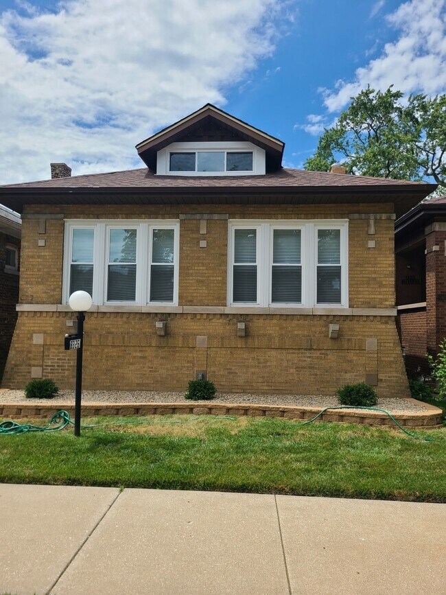 Building Photo - 8326 S Luella Ave
