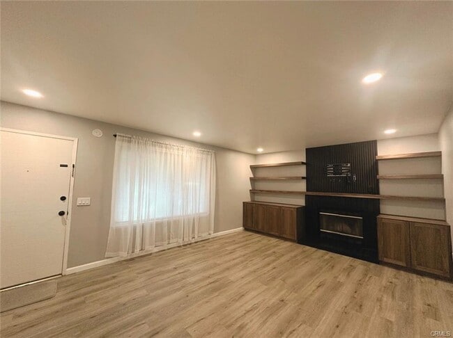 Foto del edificio - 10416 Larwin Ave