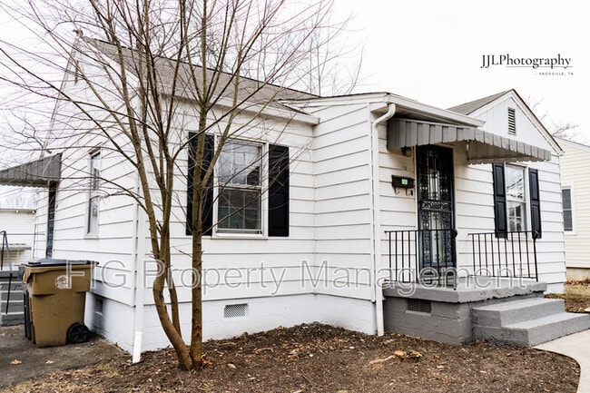 Building Photo - 716 E Oldham Ave