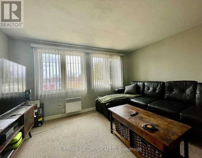 Building Photo - 704 Claude St