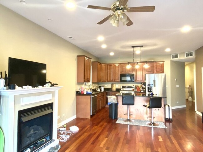 Foto del edificio - 2841 N Pulaski Rd
