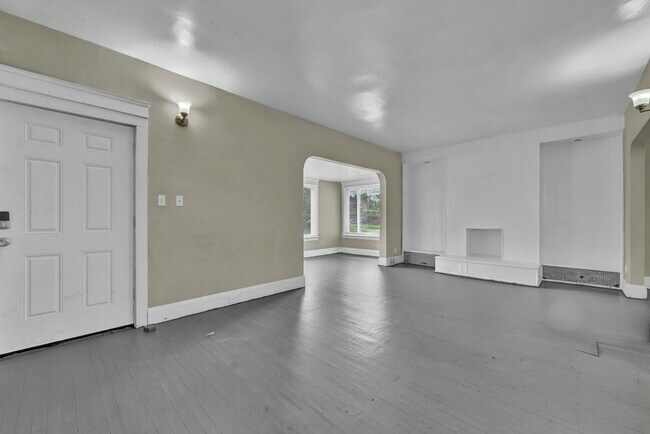 Building Photo - 13317 Caine Ave