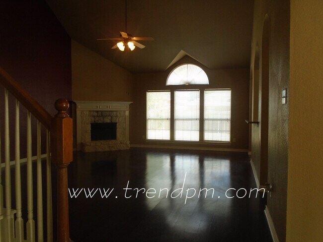 Foto del edificio - beautiful 5 bedroom 3.5 bath in Mansfield