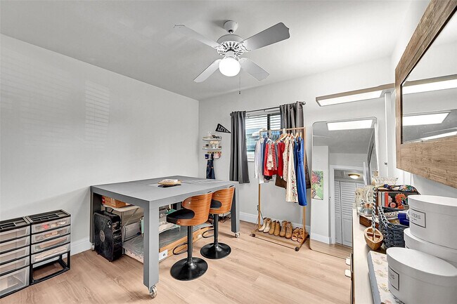 Foto del edificio - 2351 NW 37th Ave