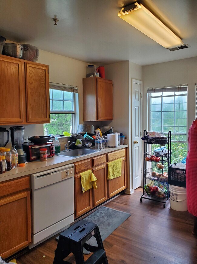 Building Photo - 9810 Leatherfern Terrace