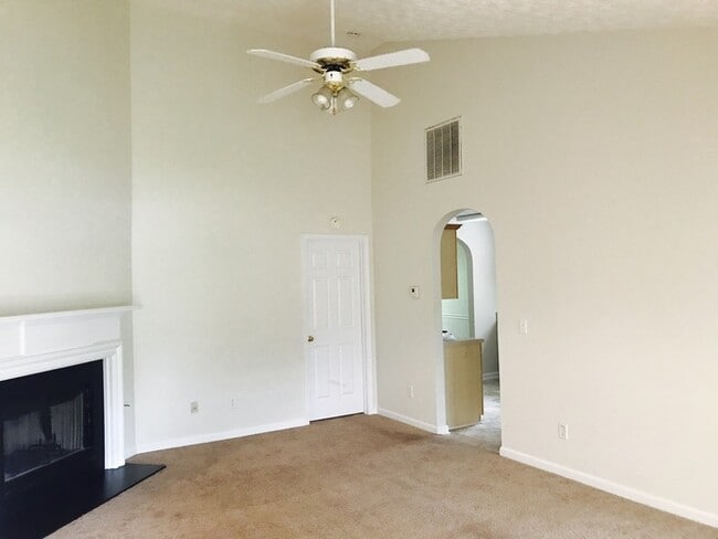 Building Photo - 2899 Stone Creek Dr