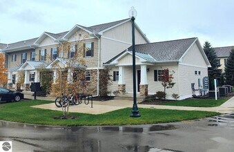 Building Photo - 1542 Simsbury St