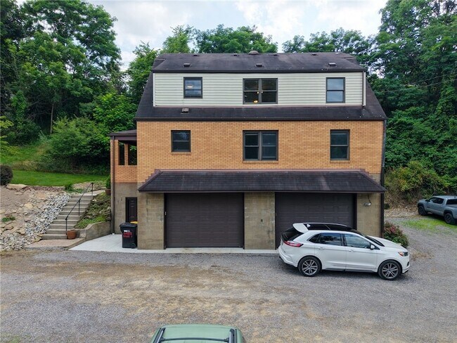 Foto del edificio - 4465 Mt Troy Rd Ext