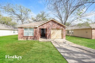 Building Photo - 8331 Lake Anna Dr