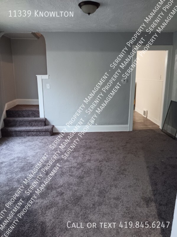 Building Photo - Recently Renovated 3 Bedroom 1.5 Bath Avai...