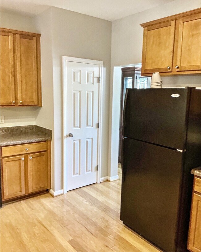 Building Photo - Spacious 3 Bedroom Town Home in Raleigh / ...