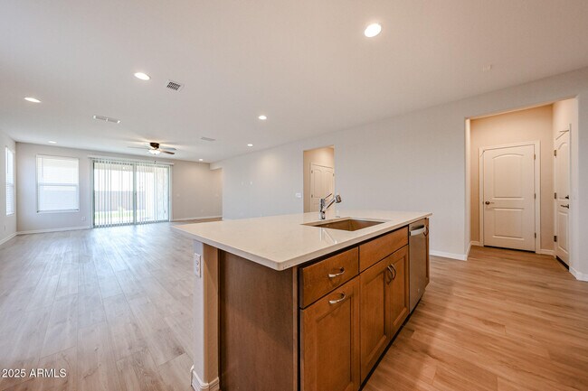 Foto del edificio - 25491 N 172nd Ln