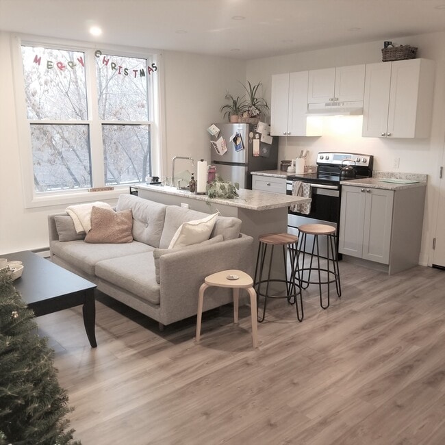 Building Photo - 87 Stirling Ave