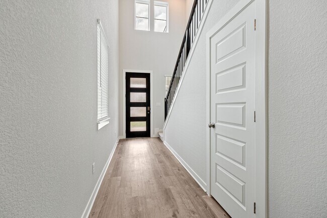 Building Photo - Elevated Georgetown Living with Five Bedrooms and Designer Appeal