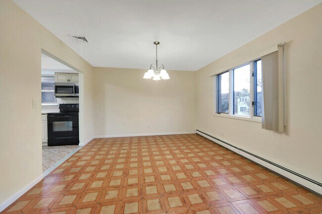 Building Photo - 536 1st St