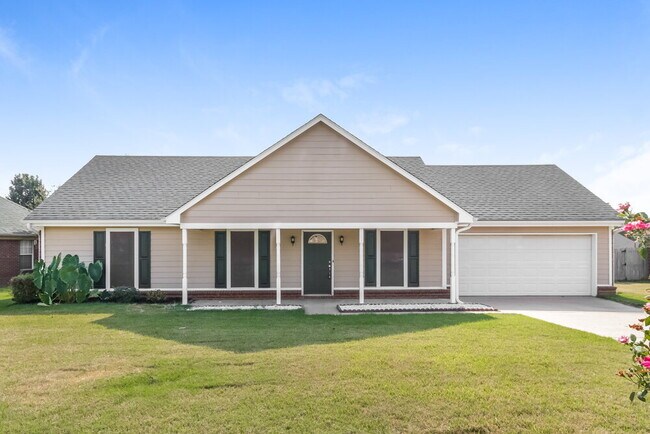 Building Photo - 1329 Annesdale Dr