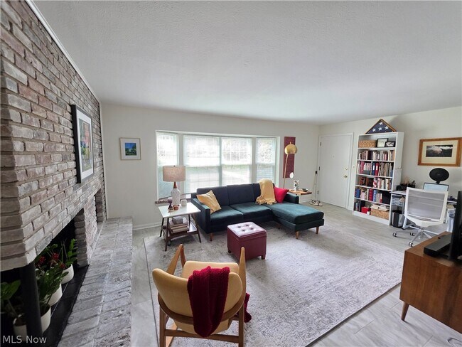 Foto del edificio - 6995 Carriage Hill Dr
