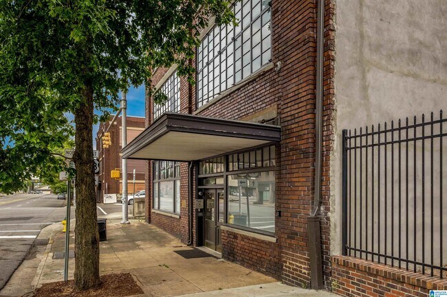 Building Photo - 2329 1st Ave N