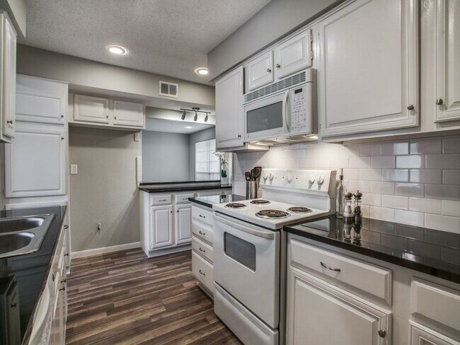 Building Photo - 9719 Smokefeather Ln