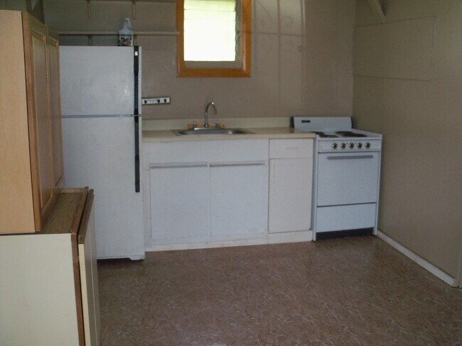Building Photo - Ocean View One Bedroom Duplex