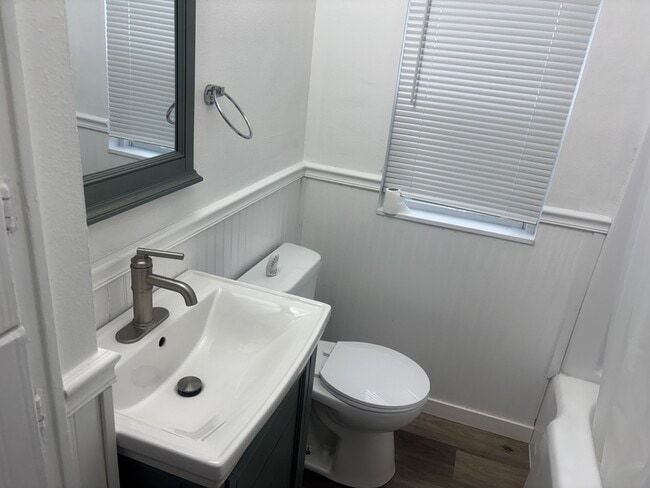 Building Photo - 1909 Williams Blvd SW