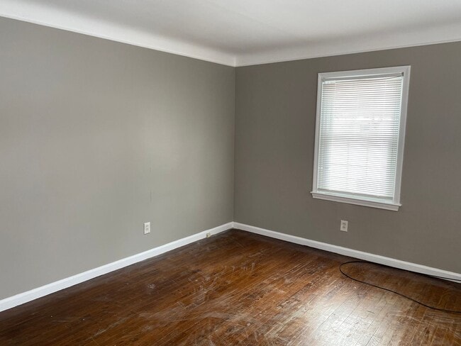 Building Photo - 3  Bedroom Home In Roseville