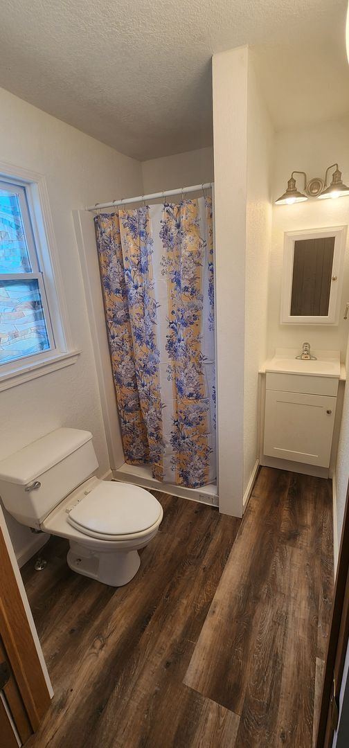 Building Photo - 814 9th Ave SW