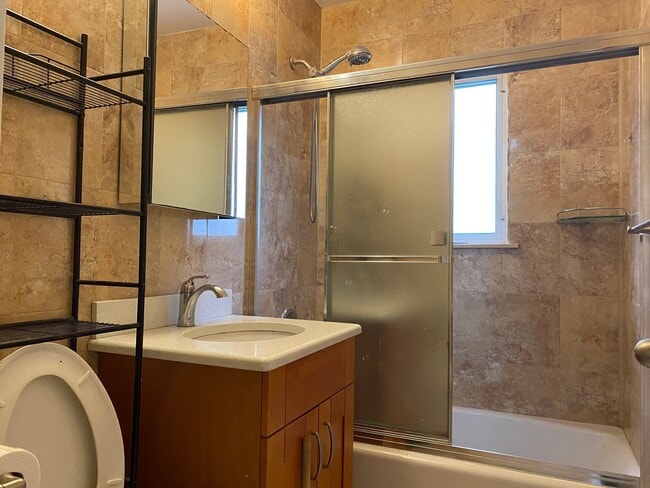 Photo - 75-03-7198 198th St Apartment