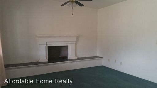 Building Photo - 3901 W Valencia Rd