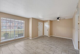 Building Photo - 1057 Willow Oaks Cir