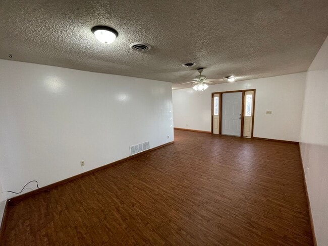 Building Photo - 525 E 47th St
