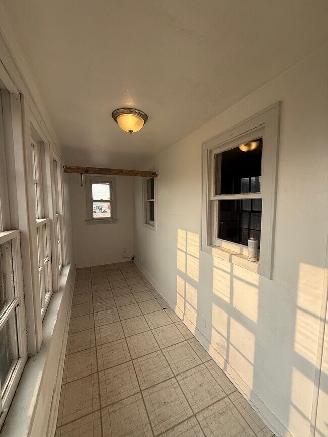 Foto del edificio - Pet Friendly, One Car Detached Garage, Own...