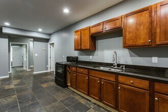 Building Photo - 137 Bristol Woods Dr