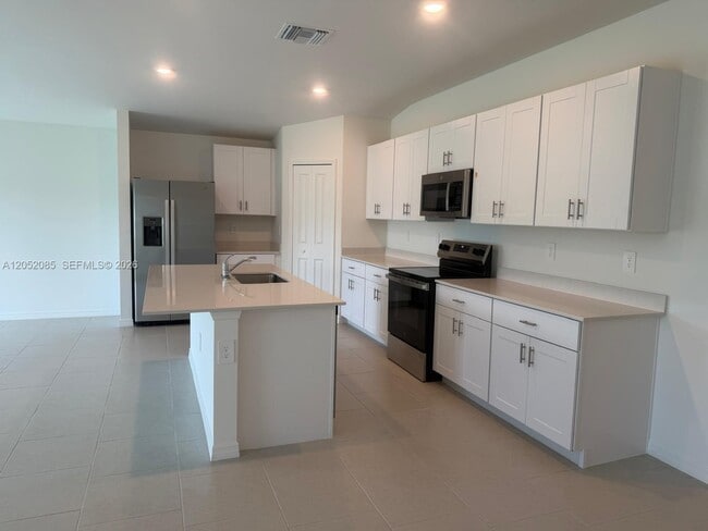 Building Photo - 17332 CANTU Ct