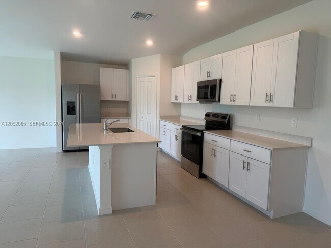 Foto del edificio - 17332 CANTU Ct