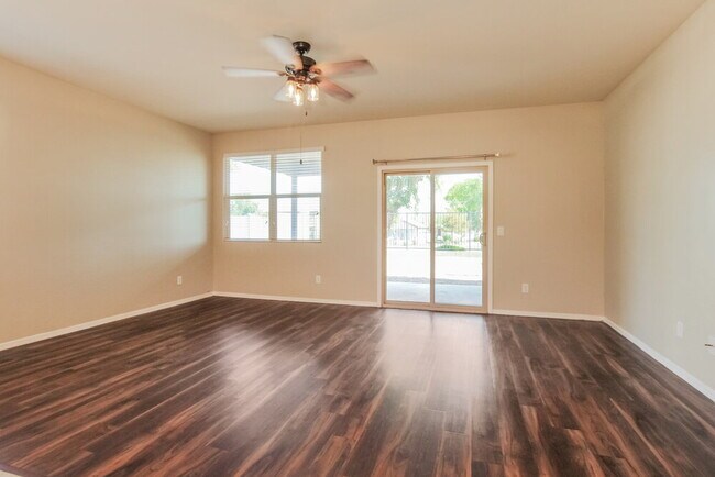 Building Photo - 2908 W Hidalgo Ave