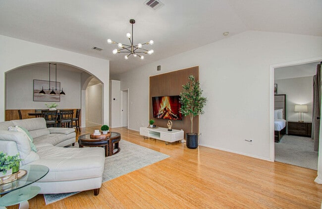 Building Photo - 7207 Crescent Mills Dr