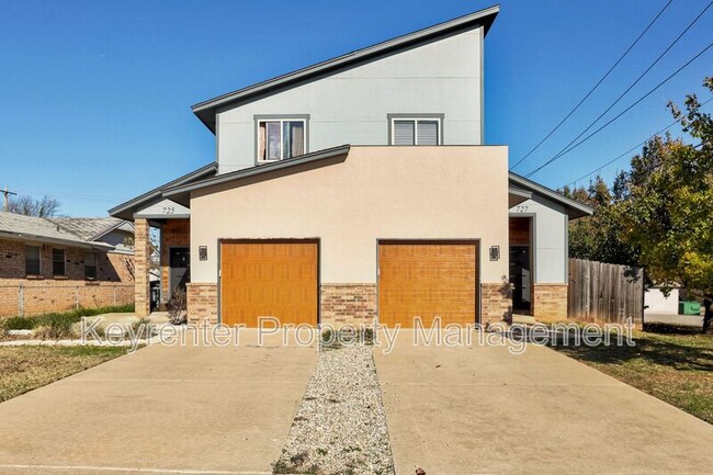 Photo - 727 NE 5th St Apartment